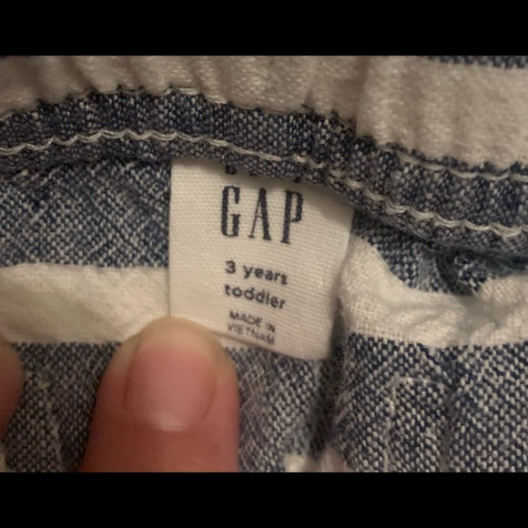 Boys size 3 Gap shorts - Picture 3 of 3